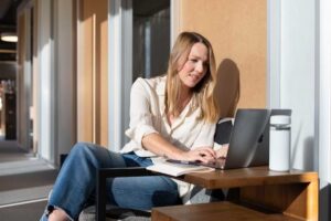 Come creare badge su LinkedIn
