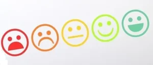 5 smile che simboleggiano le opzioni di un sondaggio | PostPickr
