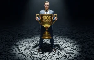 Uomo regge una coppa che certifica il record di iscritti, ma attenzione a non cadere nella trappola delle vanity metrics | PostPickr